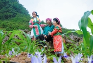 Colors of traditional costumes in Son Vi border area